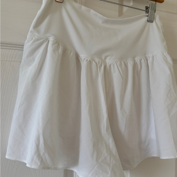 Offline by Aerie White Crossover Skirted Active Skort Size L EUC - Picture 11 of 13
